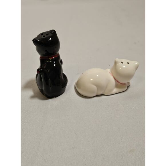 Vintage Salt and Pepper Shakers - Takahashi Black and White Kitties - Picture 3 of 8